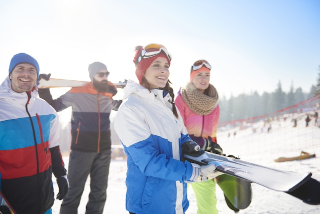Groupe d'étudiants qui ont profité de réductions sur le matériel de ski
