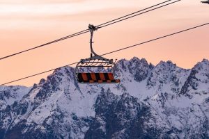 Télésiège à la montagne à l'Alpe d'Huez