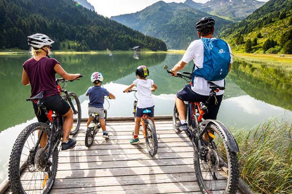 Faire du vélo en montagne en famille